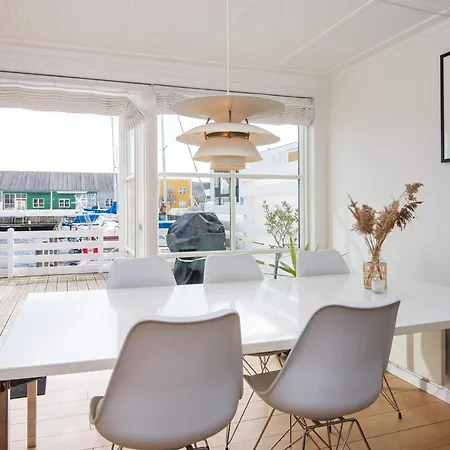 Vakantiehuis With Maritime Atmosphere *